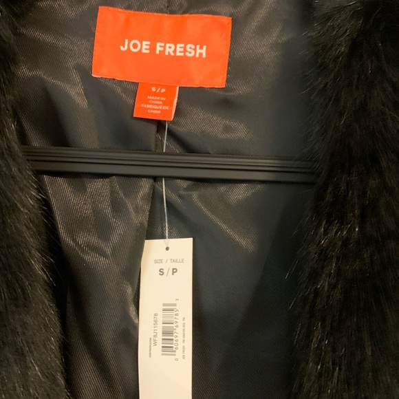 Joe Fresh Women’s Faux Fur lined Sleeveless Vest/Top, Black. Size S - Picture 3 of 9